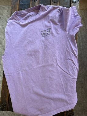 Vineyard Vines Lavender Whale Logo Tee Shirt men’s small